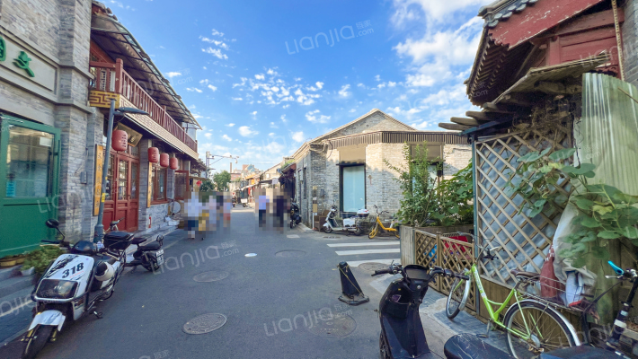 留学路平房外景图