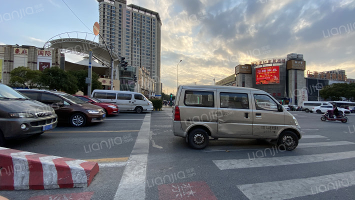 曹安路1600号外景图