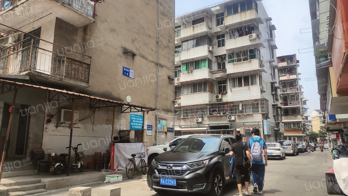 吴兴南村小区外景图