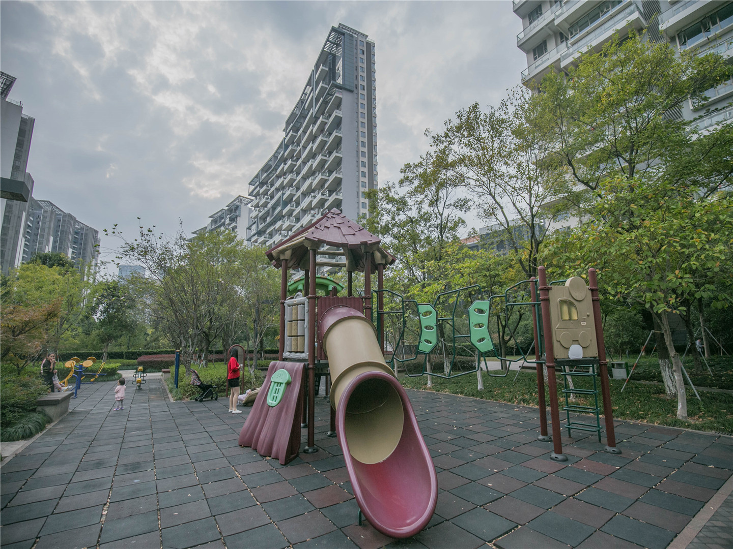 君临天下小区实景 13
