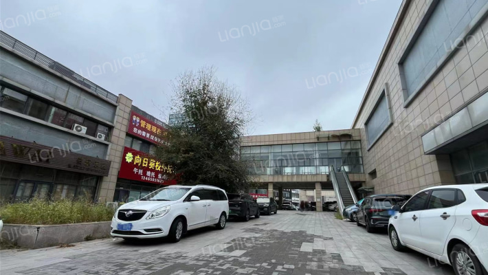 银座御龙广场外景图