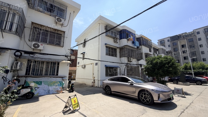 万鸿公寓外景图