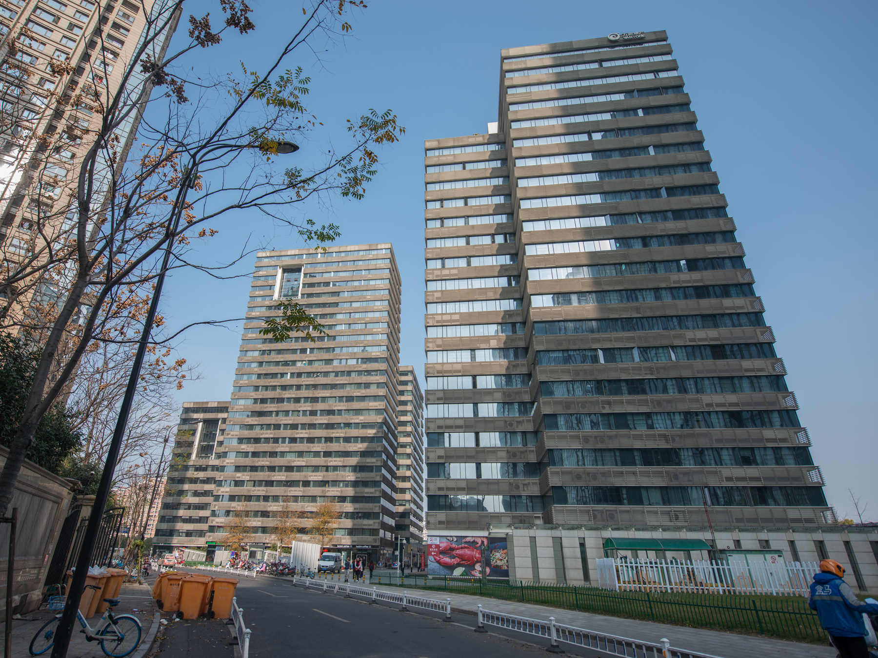 Wantong Center compound photo 2