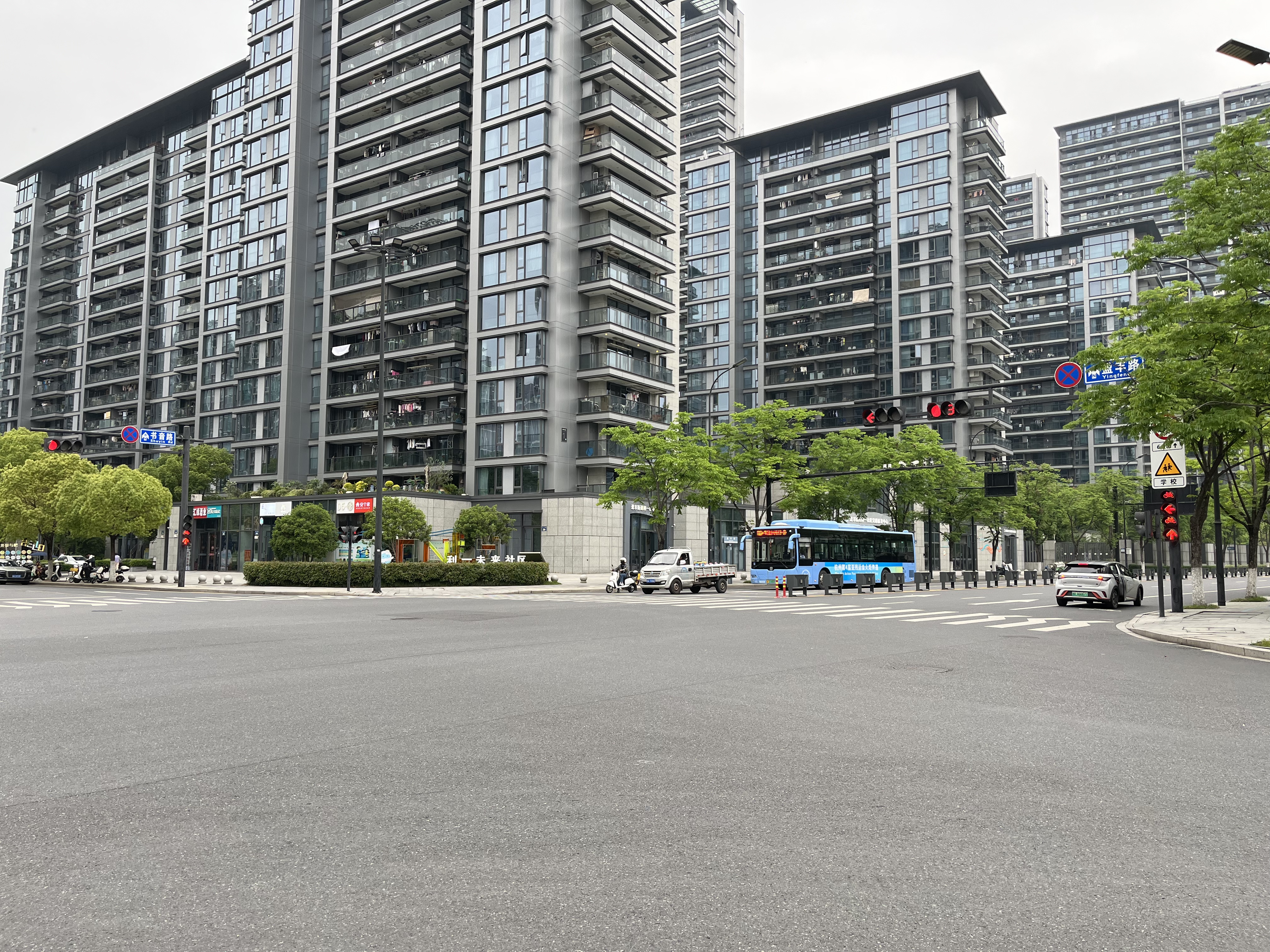 融创时代奥城小区实景 3