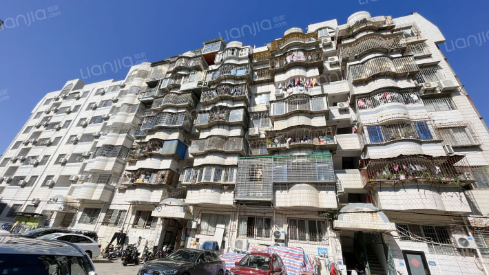 边检宿舍楼外景图