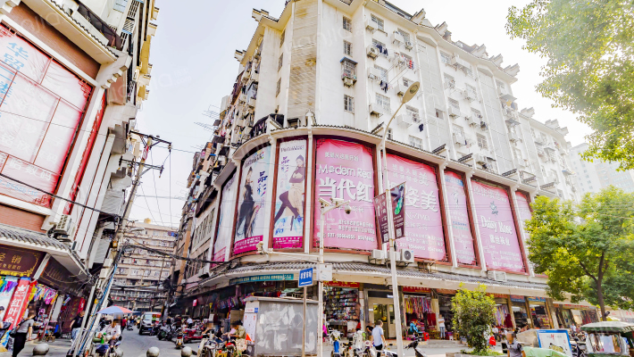 华贸大楼外景图