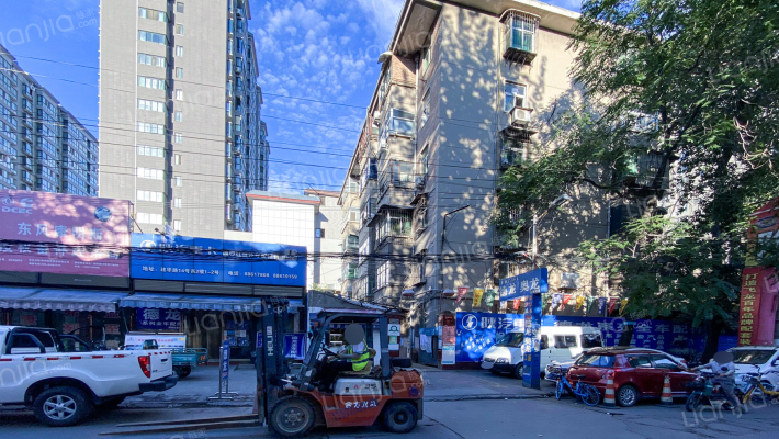 客车厂家属楼外景图