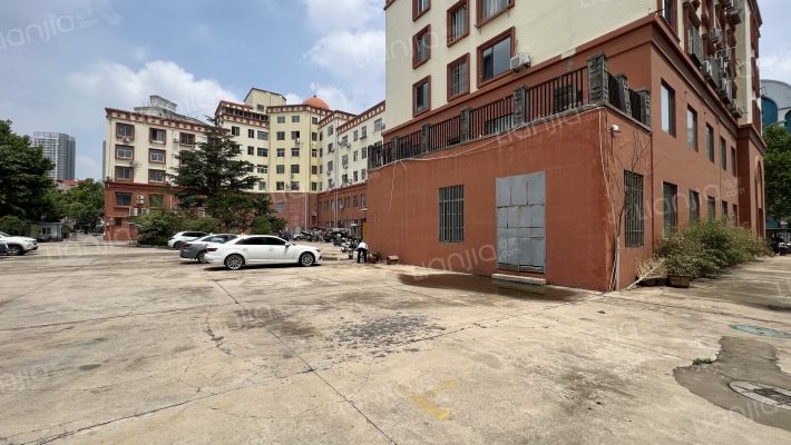 银河商住楼外景图