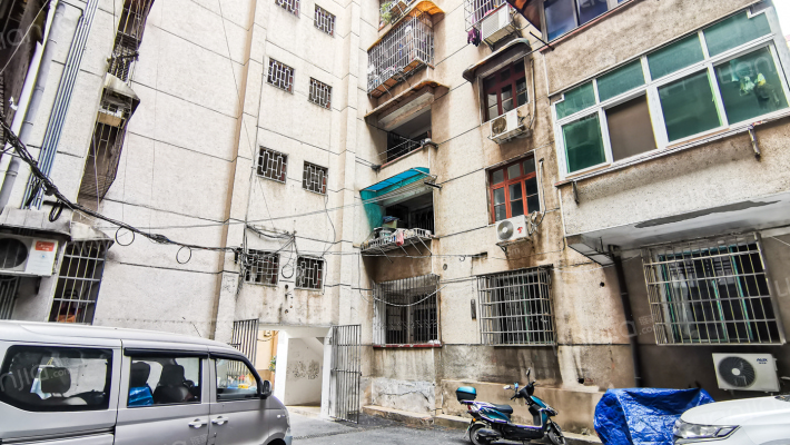 高压开关厂宿舍外景图