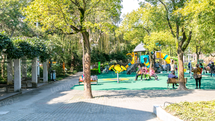 上南八村外景图