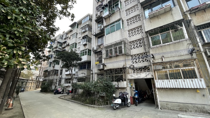 急救中心宿舍外景图