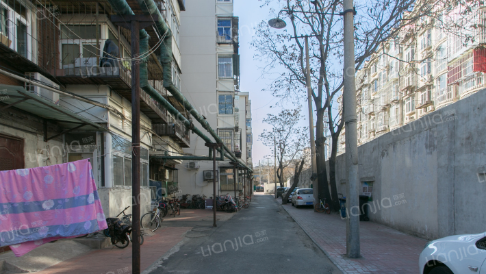 墙子大街土产楼外景图