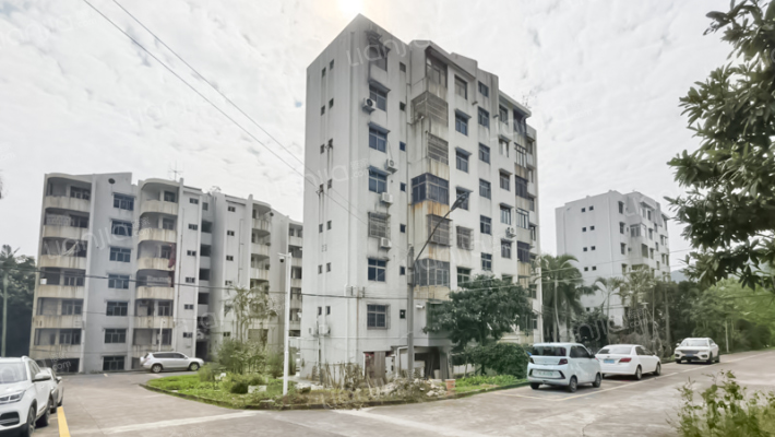 上表生活区外景图