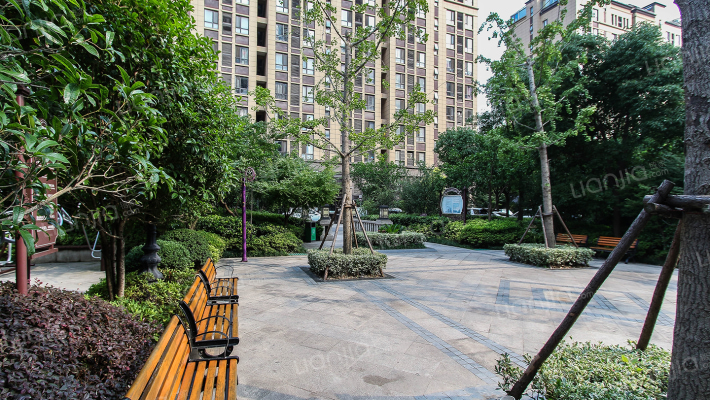 上坤乐城外景图