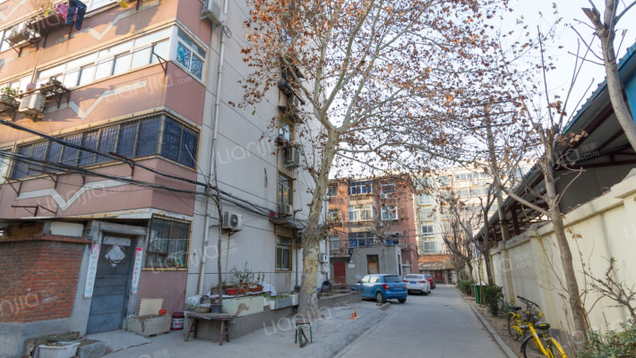 南阳路242号院外景图