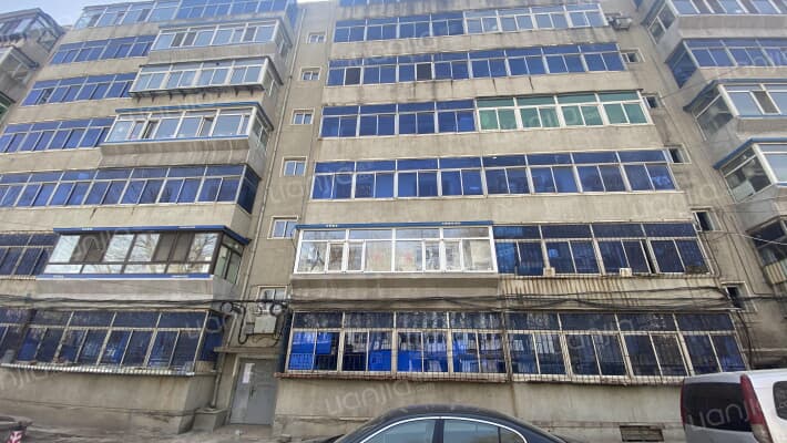 朝鲜小学教工楼外景图