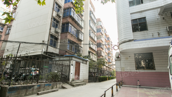 伏牛路199号院外景图