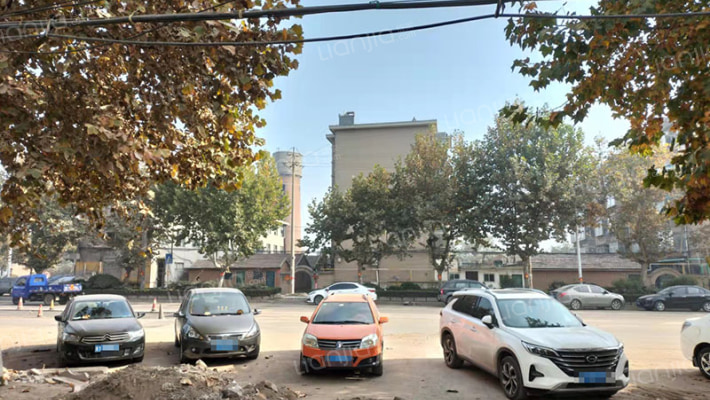 化肥厂家属楼外景图