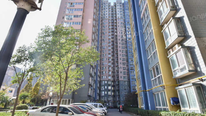 香榭丽都小区外景图