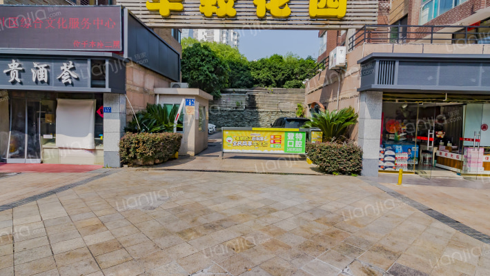 华鞍花园外景图