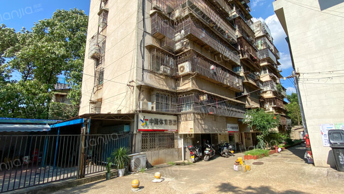 体育馆宿舍外景图