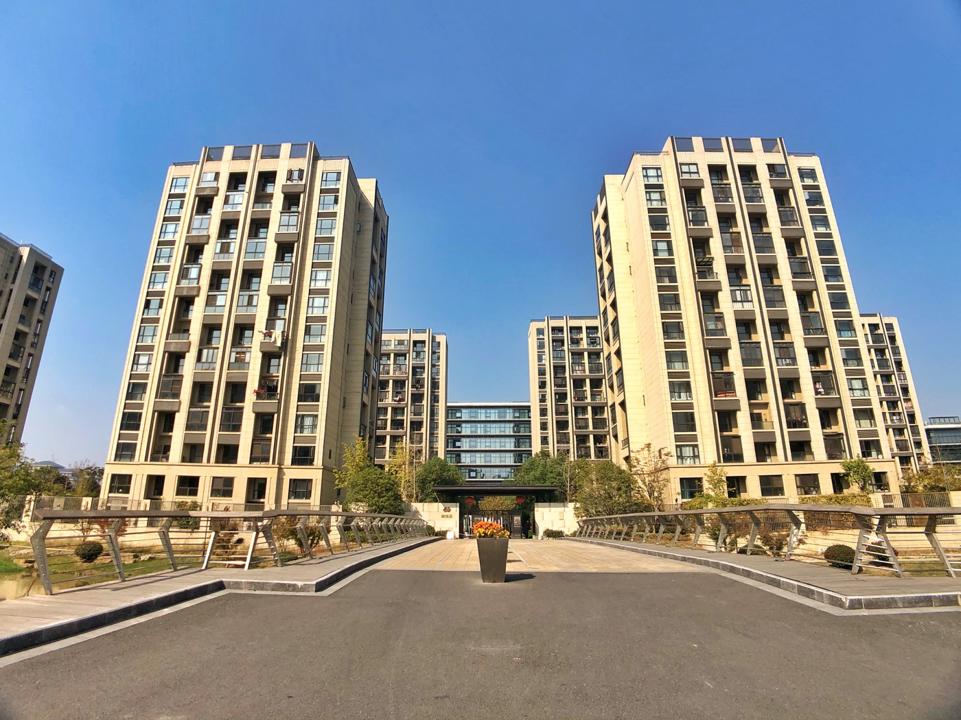 富力十号朗悦居小区实景 8