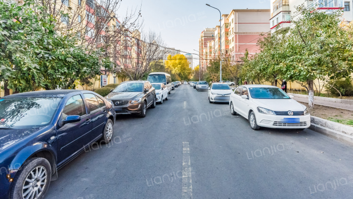鸿蒙小区外景图