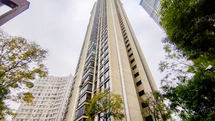 天空雲镜外景图