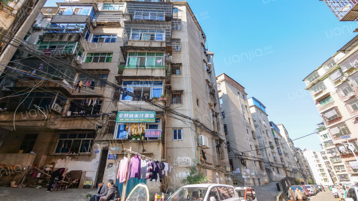 国道凤凰街外景图