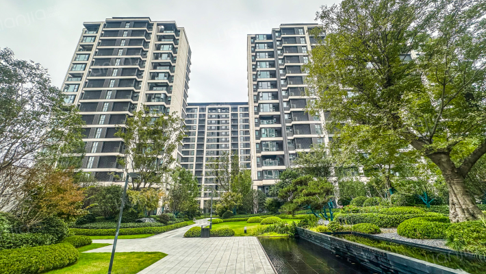 中海云鼎湖居外景图