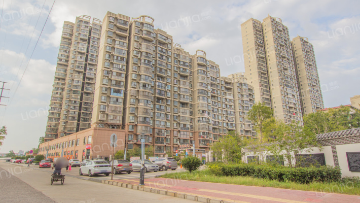 澄湖春天外景图