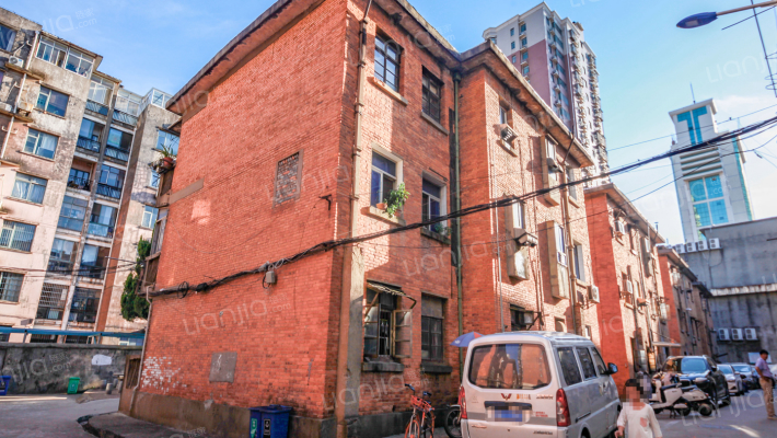 长堎镇解放路外景图