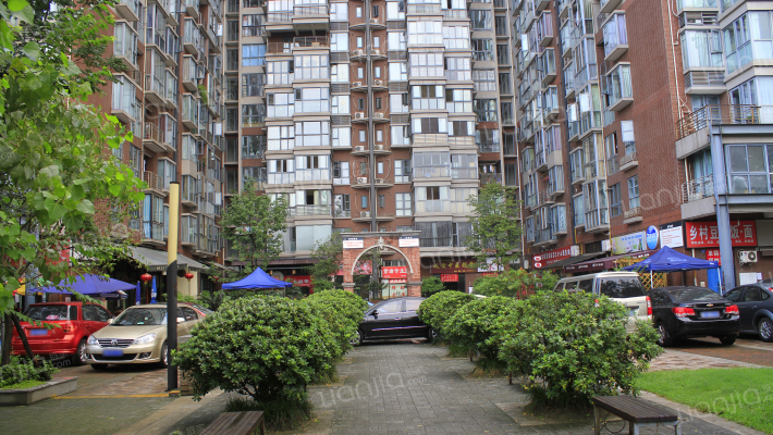 融城后街外景图