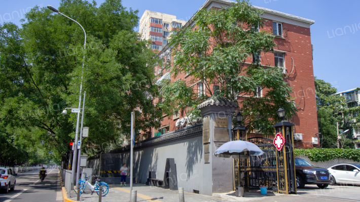 东直门内南小街外景图