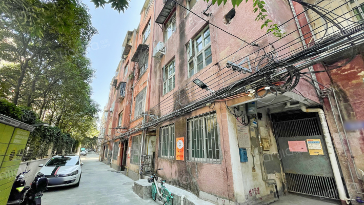 皮塑宿舍外景图