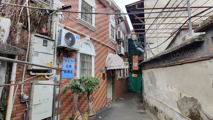 市场路外景图