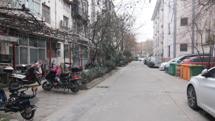 郑百家属院外景图