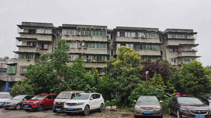 南岸小城外景图