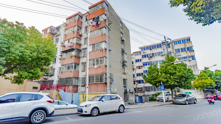 第一楼街外景图