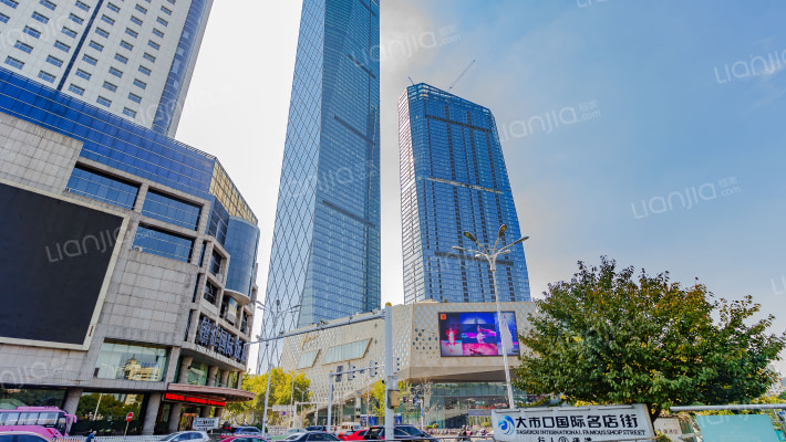 苏宁广场外景图