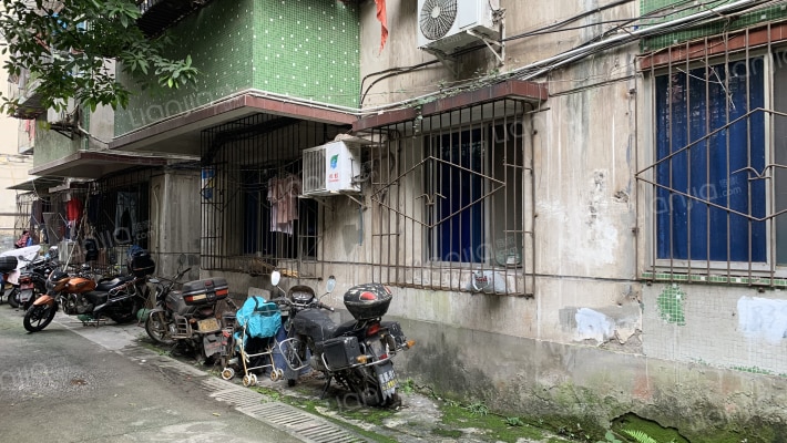 红光中学外景图