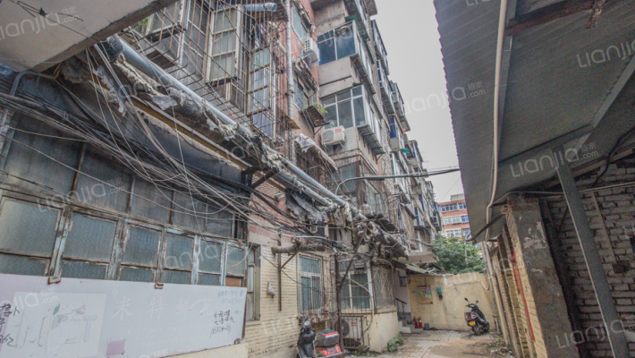 解放西路82号院外景图