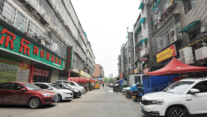 四方商贸城外景图