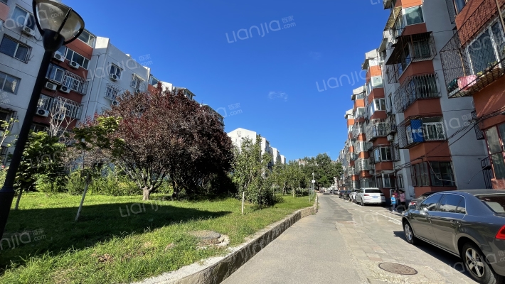 上地东里外景图