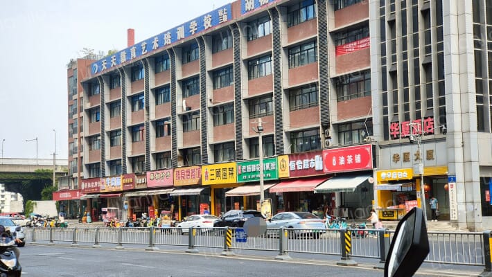 华厦大厦外景图