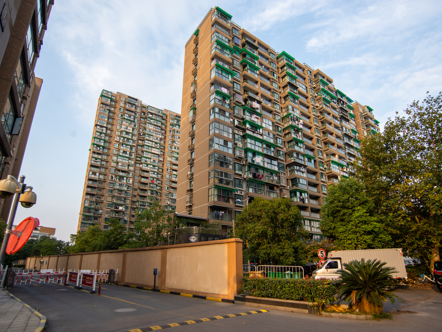 Huirong Apartment compound photo 2