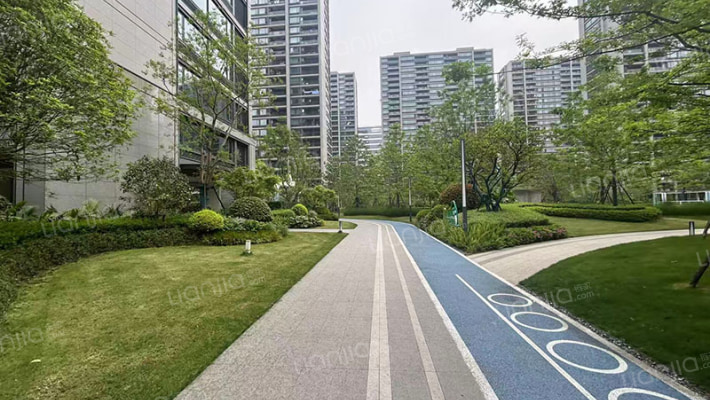 绿城晓月和风外景图