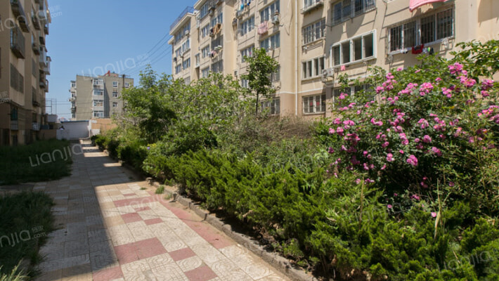 田家花园黄楼外景图