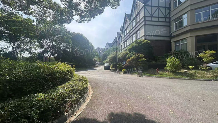 杉杉恒和依山郡外景图