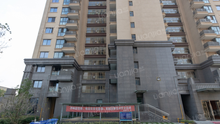 建滔朗峰外景图